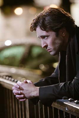 Alex O'Loughlin photo