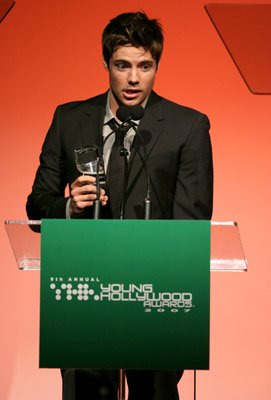 Josh Henderson photo