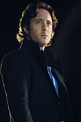 Alex O'Loughlin photo