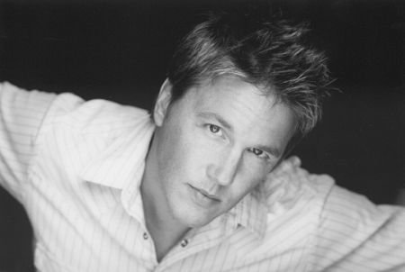 Lochlyn Munro photo