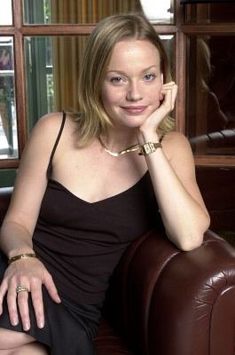 Samantha Mathis photo
