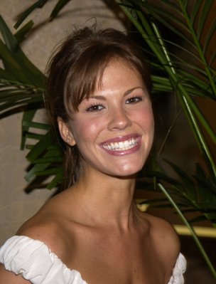 Nikki Cox photo