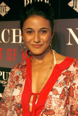 Emmanuelle Chriqui photo