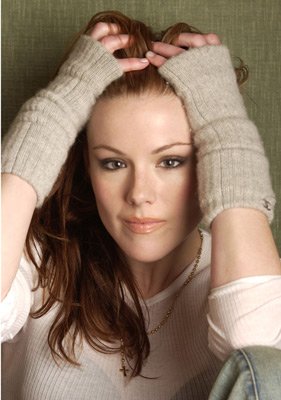 Kathleen Robertson photo