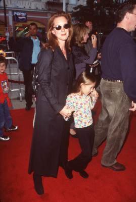 Elizabeth Perkins photo