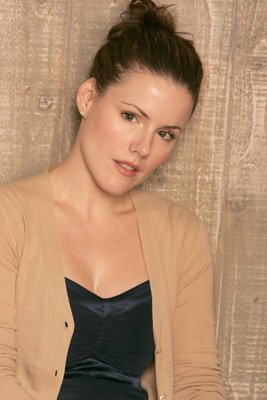 Kathleen Robertson photo