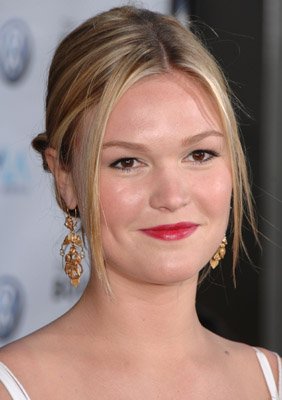 Julia Stiles photo