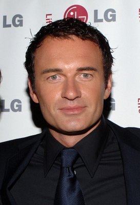 Julian McMahon photo