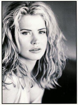 Kristy Swanson photo