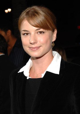Emily VanCamp photo