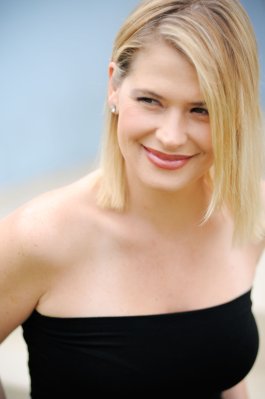 Kristy Swanson photo