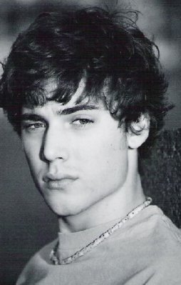 Dustin Milligan photo