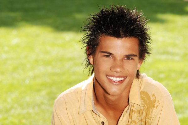 Taylor Lautner photo