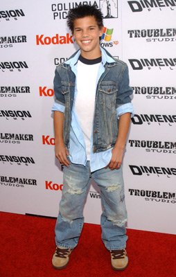 Taylor Lautner photo