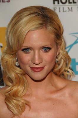 Brittany Snow photo