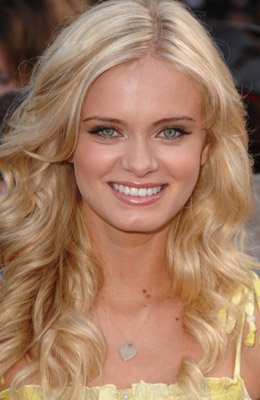 Sara Paxton photo