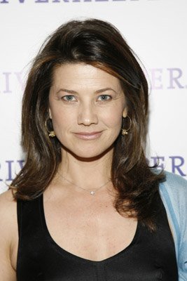 Daphne Zuniga photo
