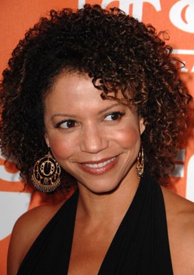 Gloria Reuben photo