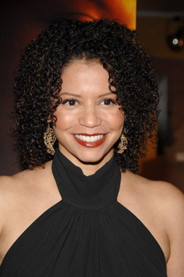Gloria Reuben photo