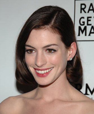 Anne Hathaway photo