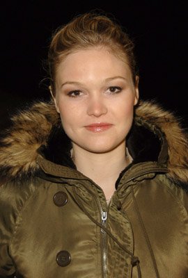 Julia Stiles photo