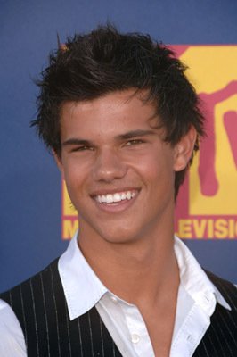 Taylor Lautner photo