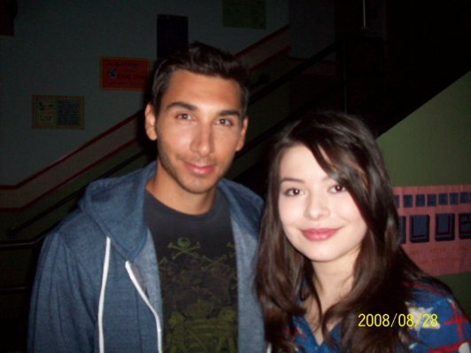 Miranda Cosgrove photo