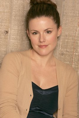 Kathleen Robertson photo