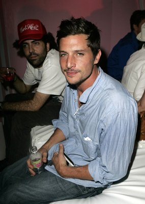Simon Rex photo