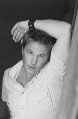 Lochlyn Munro photo