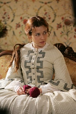 Linda Cardellini photo