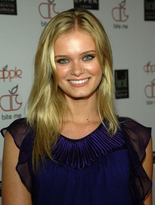 Sara Paxton photo
