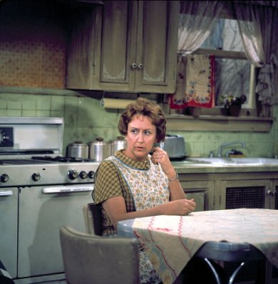 Jean Stapleton photo