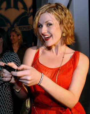 Sara Rue photo