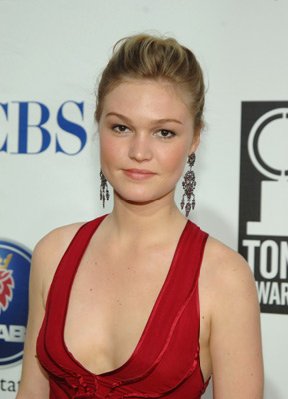 Julia Stiles photo