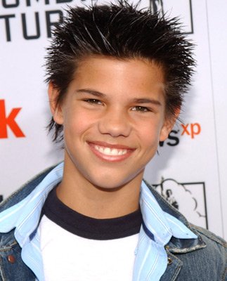 Taylor Lautner photo