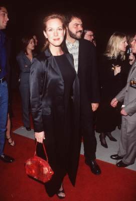 Elizabeth Perkins photo