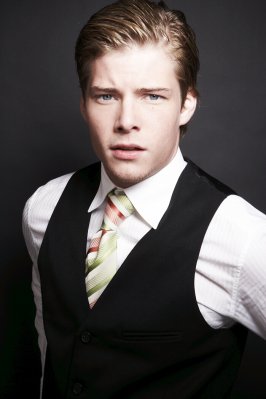 Hunter Parrish photo