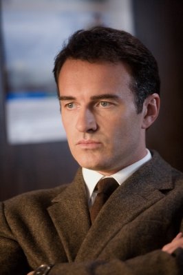 Julian McMahon photo