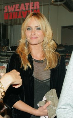 Amber Valletta photo