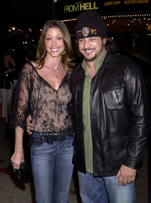 Shannon Elizabeth photo