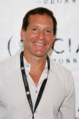 Steve Guttenberg photo
