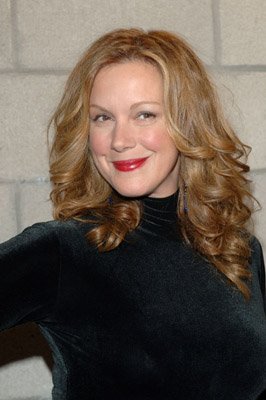 Elizabeth Perkins photo