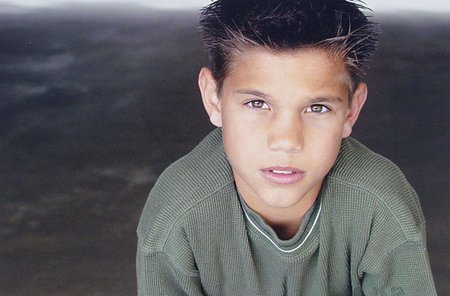 Taylor Lautner photo