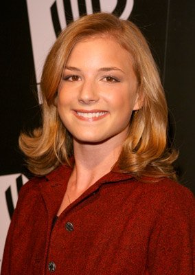 Emily VanCamp photo