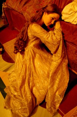 Esther Nubiola photo