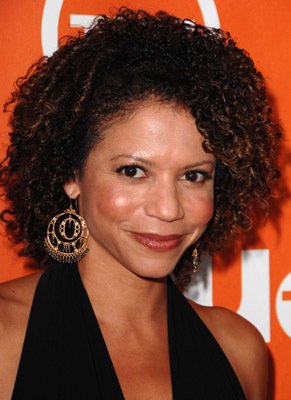 Gloria Reuben photo