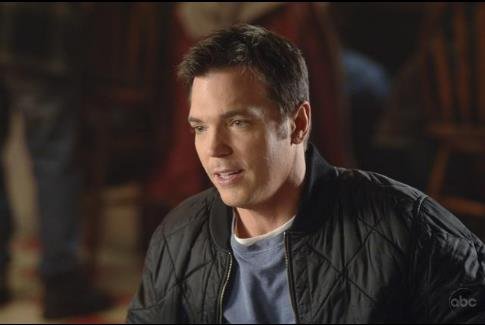 Nicholas Lea photo