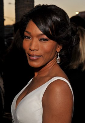 Angela Bassett photo