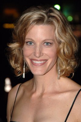 Anna Gunn photo